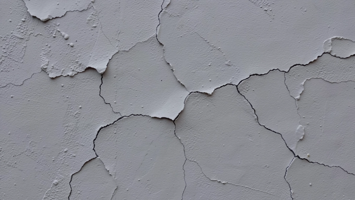 Farba strukturalna na nierówne ściany