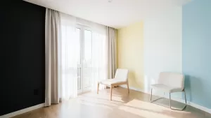 Jakie kolory ścian rozjaśniają pokój